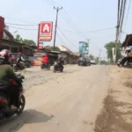 Kondisi Jalan Tambang di Parung Panjang, Kabupaten Bogor.