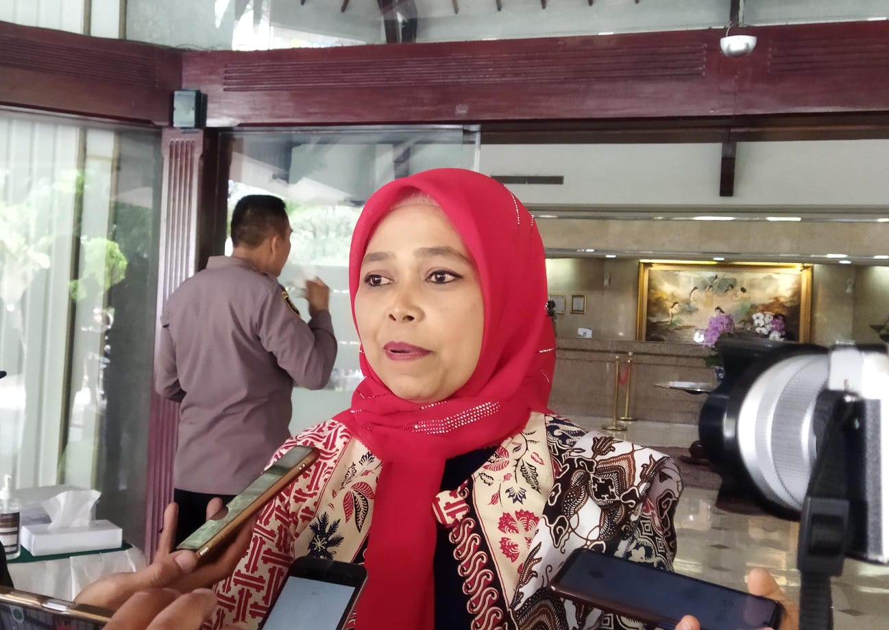 Ketua KPU Kota Bandung Suharti menjelaskan soal ketersediaan logistik. (Nizar/Jabarekspres)