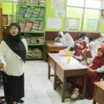 Situasi Kegiatan Belajar Mengajar (KBM) Sekolah Dasar di Kota Bandung . Pemkot Bandung telah mengucurkan 50 Miliar untuk tenaga pendidik honorer dari jenjang TK hingga SMP. (Pandu Muslim/Jabar Ekspres)
