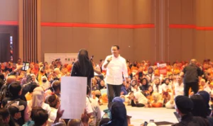 PILPRES : Capres Anies Baswedan saat menyapa TKD hingga relawan di Kota Bandung, Rabu (29/11)