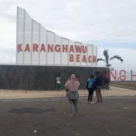Pantai Karanghawu, Kabupaten Sukabumi.