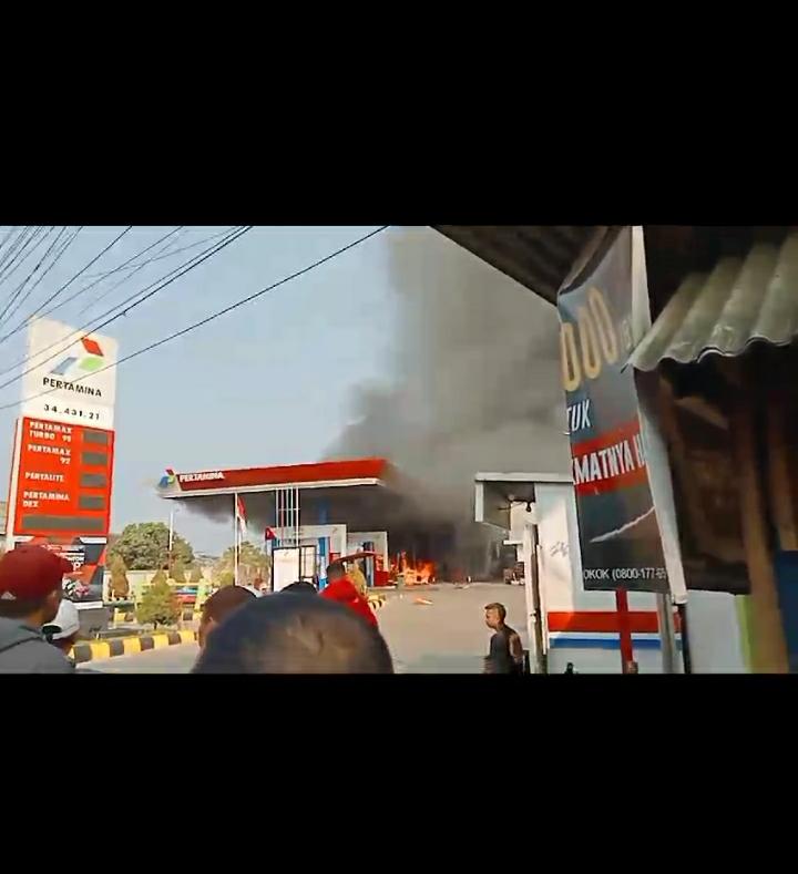 SPBU di Jalur Lingkar Selatan Kota Sukabumi Terbakar / tangkap layar warga