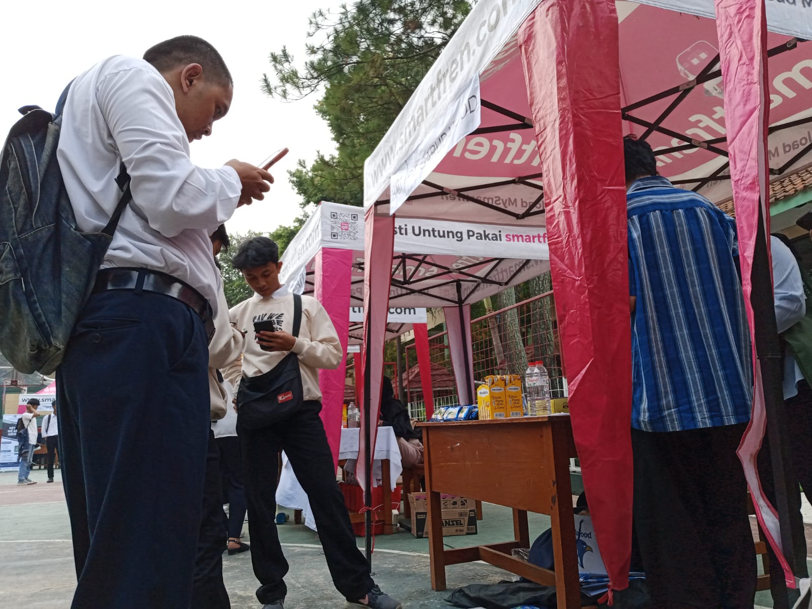 Doc. Ratusan Pencari Kerja Hadiri Job Fair di SMK Pusdikhub Cimahi (Firman)