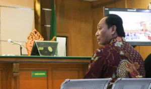 Ist. Mantan Kadishub Bandung, Ricky Gustiadi saat dihadirkan kembali di persidangan kasus suap Bandung Smart City. Rabu (8/11). Foto. Pandu Muslim Jabar Ekspres.