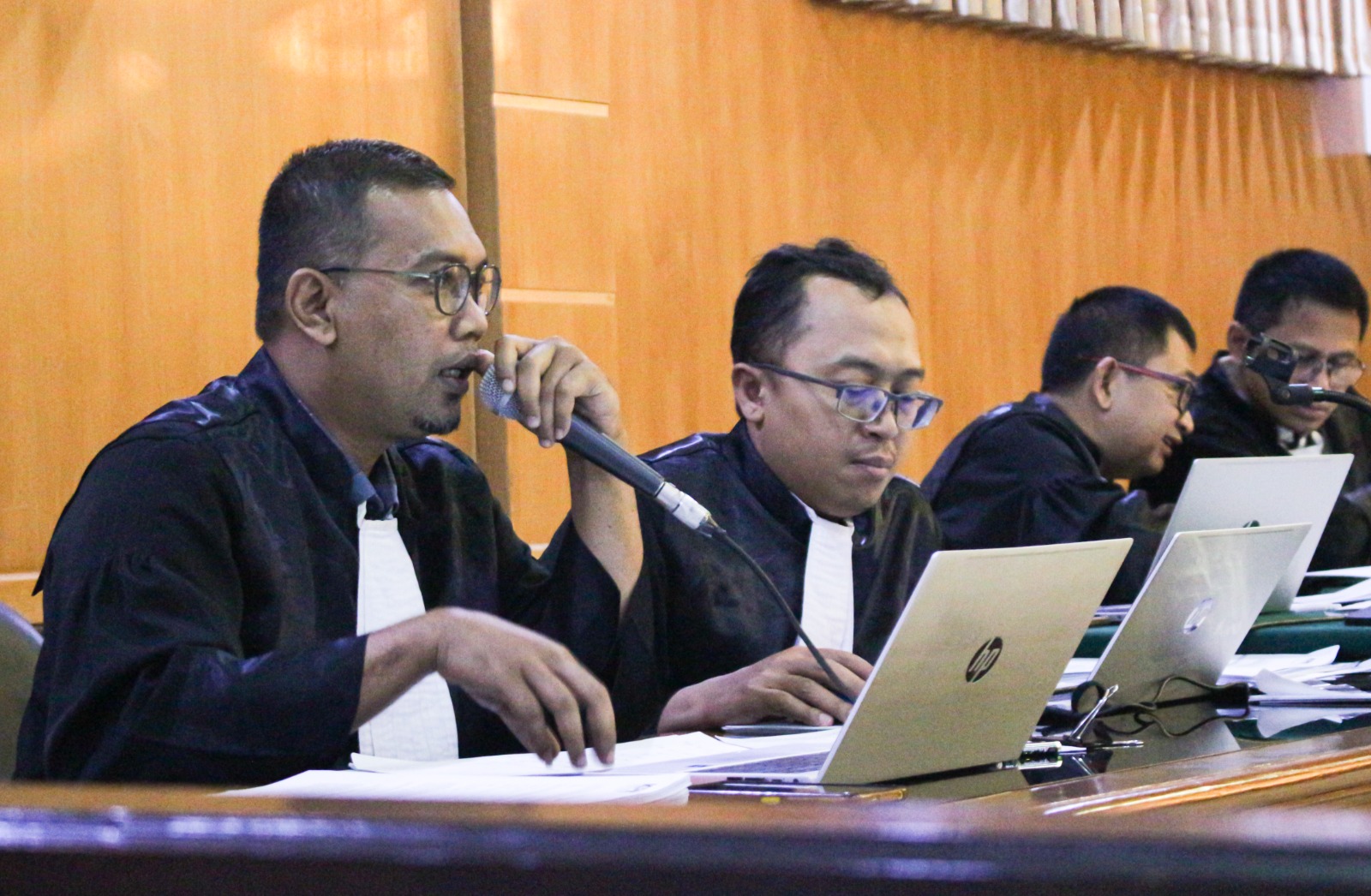 JPU KPK saat cecar saksi mantan Kadishub Kota Bandung, Ricky Gustiadi dalam sidang kasus suap proyek pengadaan Bandung Smart City, Rabu (8/11).
