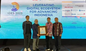 Pada Hari Jadi Ke-33, JNE Raih Penghargaan Inovasi Digital dari Indonesia Digital Ecosystem Summit 2023