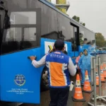 Harus Menggunakan Shuttle Bus, Warga Tetap Buka Parkir Liar di Sekitar Stadion Si Jalak Harupat. Foto Istimewa