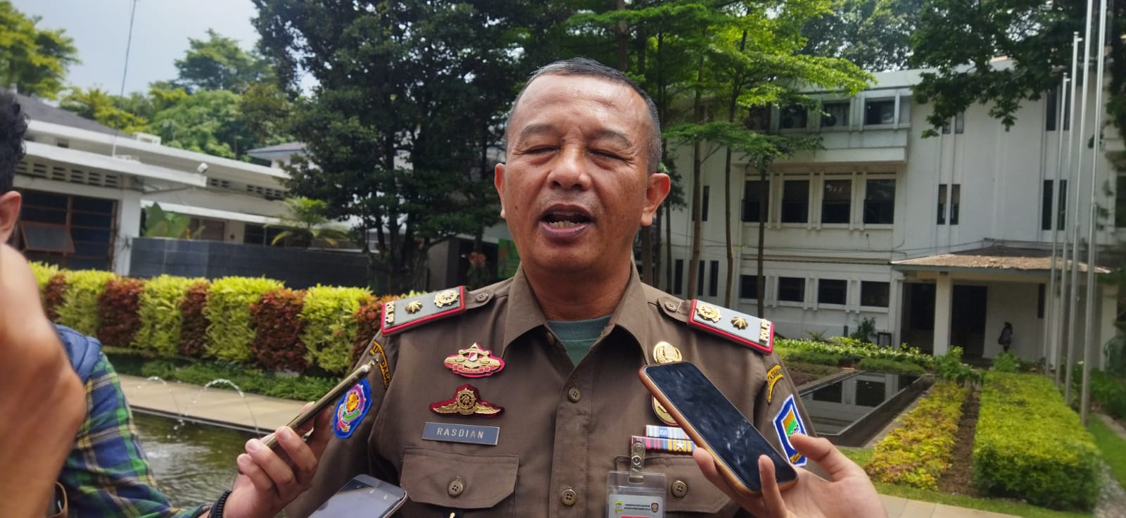 Satpol PP Bandung Persilakan Parpol Ambil Lagi APK yang Sudah Ditertibkan