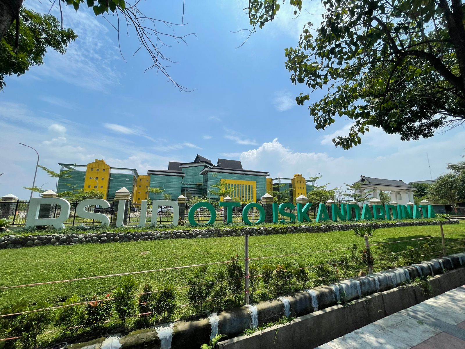 Rumah Sakit Umum Daerah Otto Iskandar Dinata (RSUD Otista) yang berada di Soreang, Kabupaten Bandung.