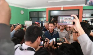 Pj Gubernur Jabar, Bey Triadi Machmudin saat meninjau jalan tambang di kawasan Parung Panjang, Kabupaten Bogor (19/11).