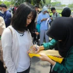 Lapangan Kerja di Bandung Sempit, Warga Dipaksa Berebut