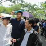 Calon pelamar kerja mengantre dalam event Job Fair di Kiara Artha Park, Kota Bandung. (Pandu Muslim/Jabar Ekspres)