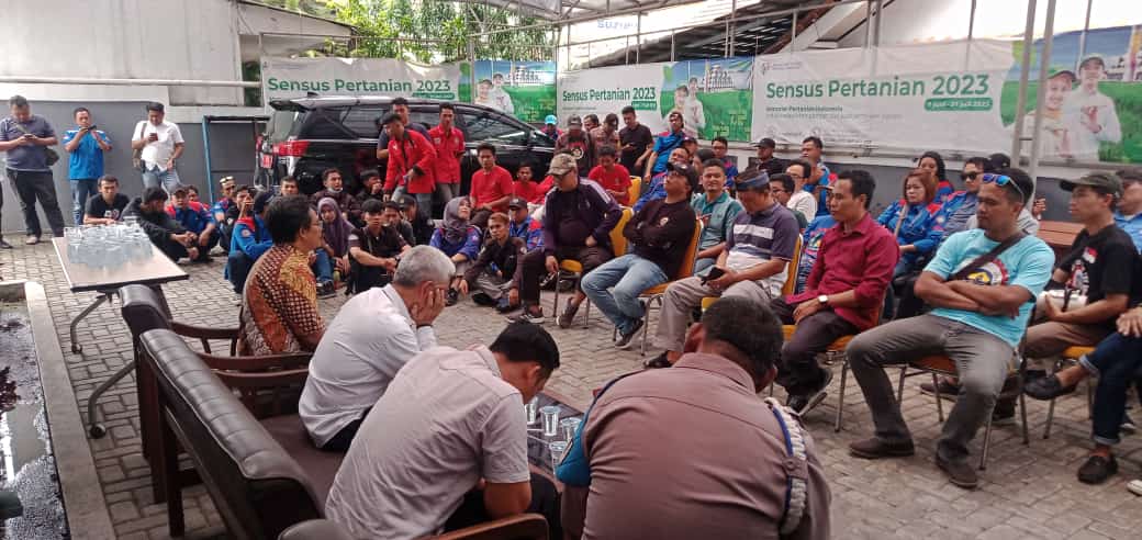 Ilustrasi: Buruh Sukabumi sedang berdialog perihal UMK tahun 2024.