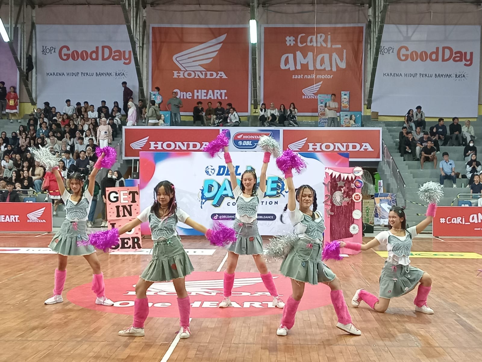 Usung Konsep Cheerleader, SMAN 1 Kota Bandung Sukses Bawakan Tema FYP