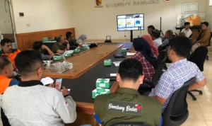 BPBD Kabupaten Bandung saat gelar sosialiasi dan pembinaan bersama para OPD dan Kecamatan serta stakeholder lain dalam antisipasi penanggulangan bencana, Selasa 28 November 2023.