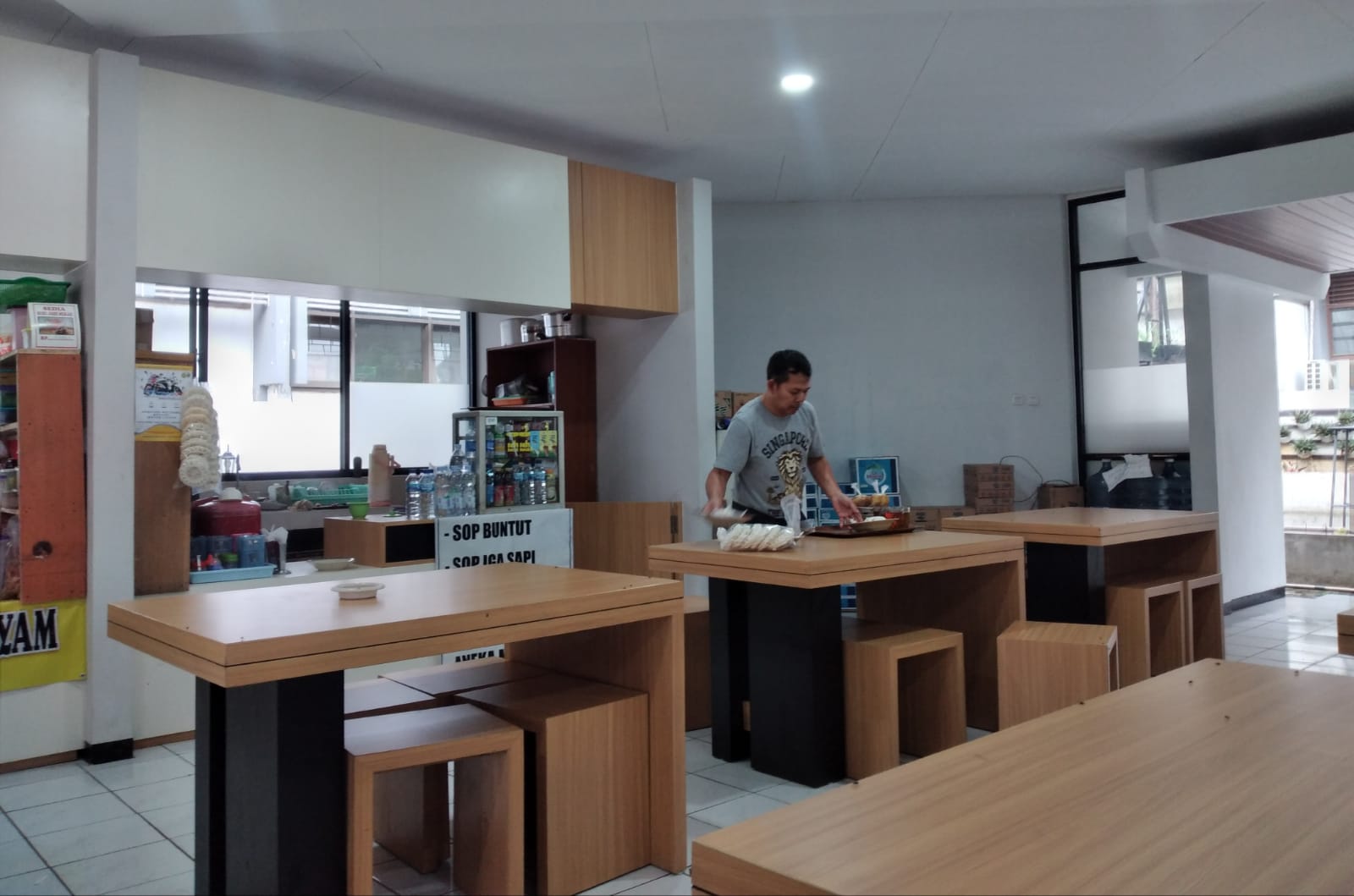ILUSTRASI : Kantin di lingkungan Dinas Pendidikan Jawa Barat / Hendrik Muchlison
