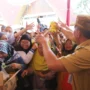 Pj Bupati Bandung Barat, Arsan Latif saat menggelar operasi pangan murah di wilayah Kecamatan Padalarang. Kamis (30/11).