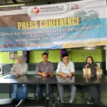 Panwascam Cilengkrang saat menggelar Press Conference terkait pengawasan logistik pada pemilu 2024, Kamis (30/11/2024). Foto Agi Jabar Ekspres