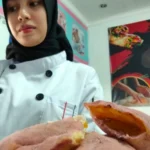 Siswa PKW LPKMA Kabupaten Sumedang ciptakan roti berbahan ubi Cilembu.