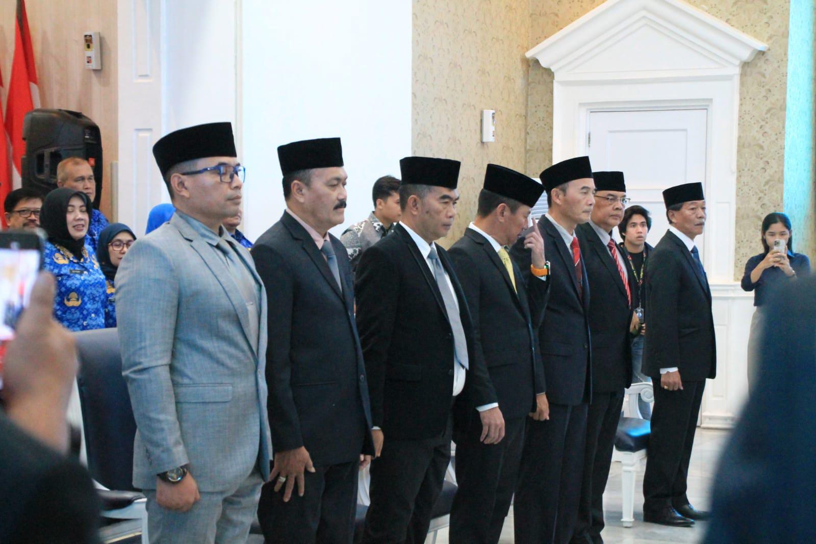 Para pejabat di lingkungan Pemkot Bogor yang dirotasi oleh Wali Kota Bogor, Bima Arya di Balai Kota Bogor, Jumat (17/11). (Yudha Prananda / Jabar Ekspres)