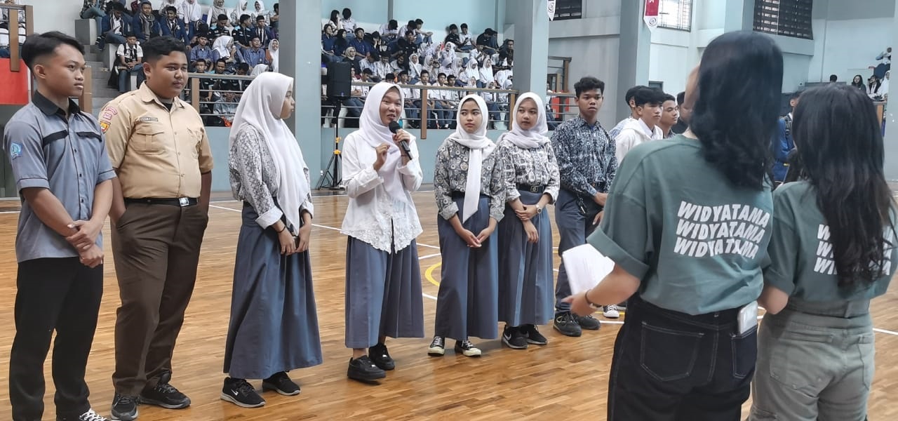 Universitas Widyatama (UTama) memberikan kesempatan kepada hampir 1.000 siswa SMA dan SMK dari sejumlah daerah di Jawa Barat.