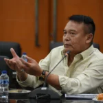 Politisi senior PDI Perjuangan Mayjen TNI (TB) Hasanuddin menilai Wali Kota Solo Gibran Rakabuming Raka sudah layak untuk dipecat sebagai kader PDI Perjuangan .
