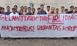 Aliansi Pemuda Aceh Berantas Korupsi menggelar aksi menyambut kedatangan Ketua KPK, Firli Bahuri di Bumi Serambi Mekah, Aceh, Selasa (7/11).