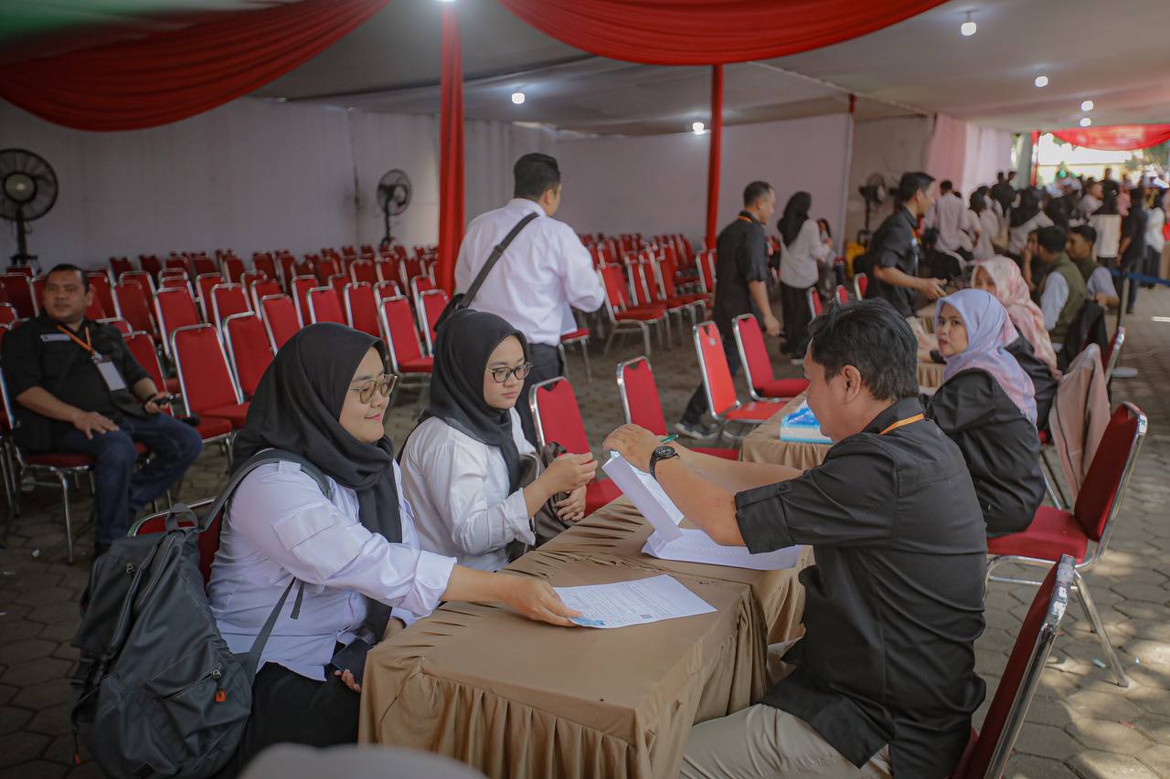 REKRUT PEGAWAI: Ribuan peserta mengikuti ujian kompetensi Calon Aparatur Sipil Negara (CASN) Kota Bandung tahun 2023, di Karang Setra Hotel & Cottages, Senin 20 November 2023.