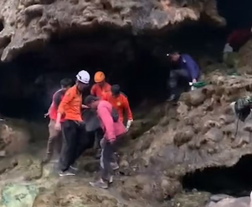 Pendaki Peziarah Gunung Rinjani Meninggal di Goa Susu, Evakuasi Sempat Terhambat