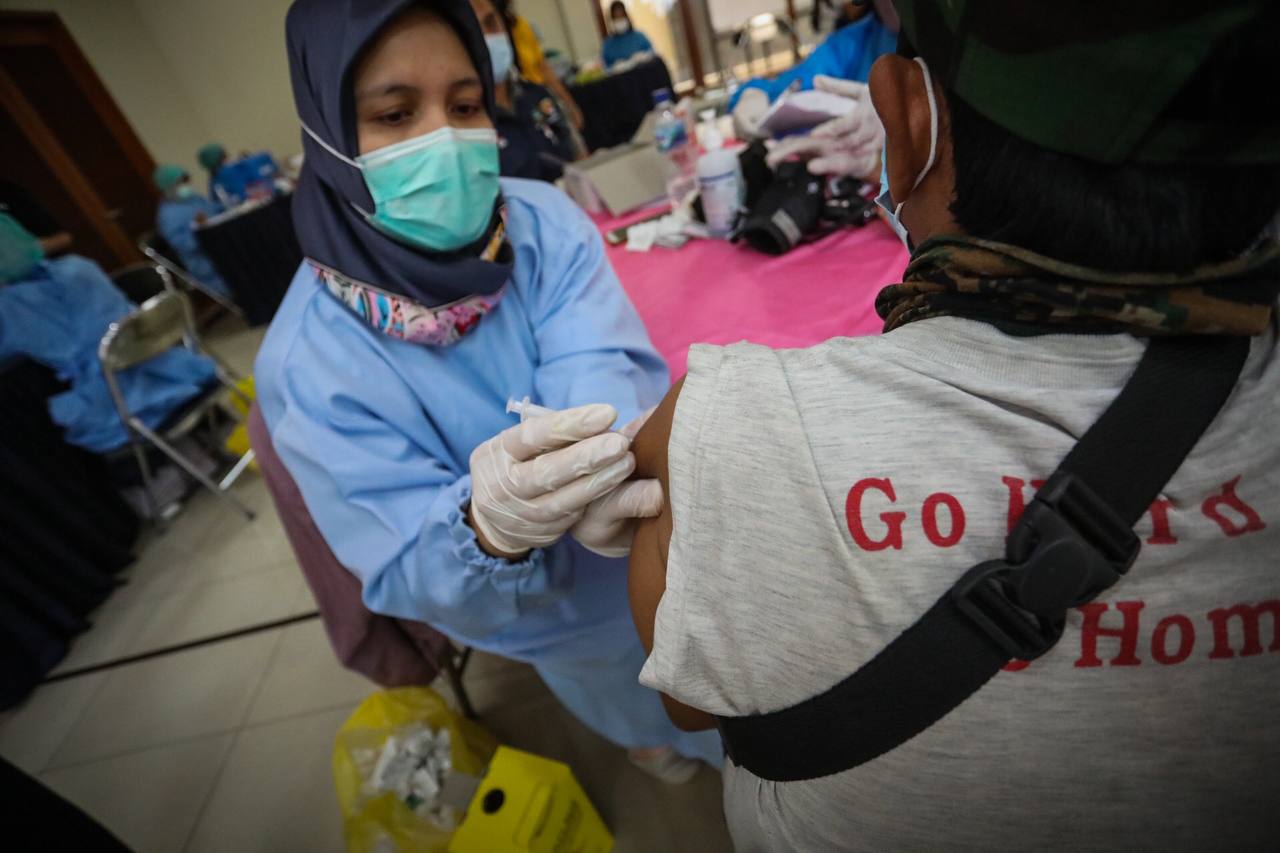 Ilustrasi: Vaksin Covid-19 kepada masyarakat Kota Bandung.
