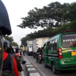 Ilustrasi: Kemacetan akibat kecelakaan di jalur cepat Jalan Soekarno-Hatta (11/12).