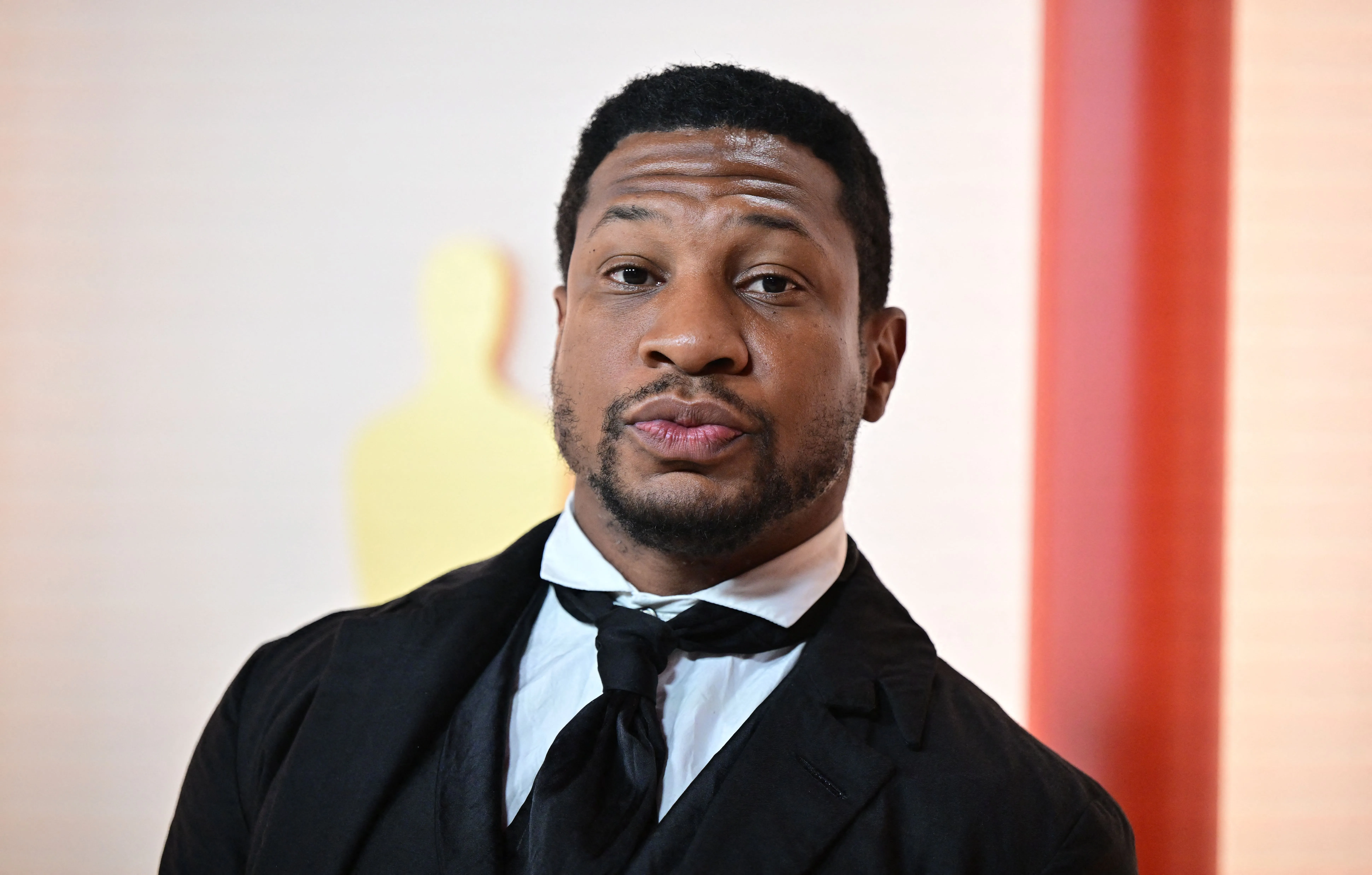 Jonathan Majors Diam Seribu Bahasa di Depan Tuduhan Kekerasan Mantan