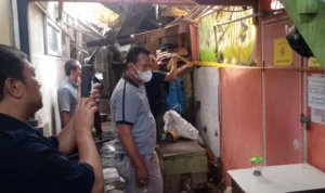 Diduga akibat adanya perebutan pengelolaan fasilitas MCK Pasar Astanaanyar  Kota Bandung, pengrusakan oleh oknum Perumda Pasar Juara