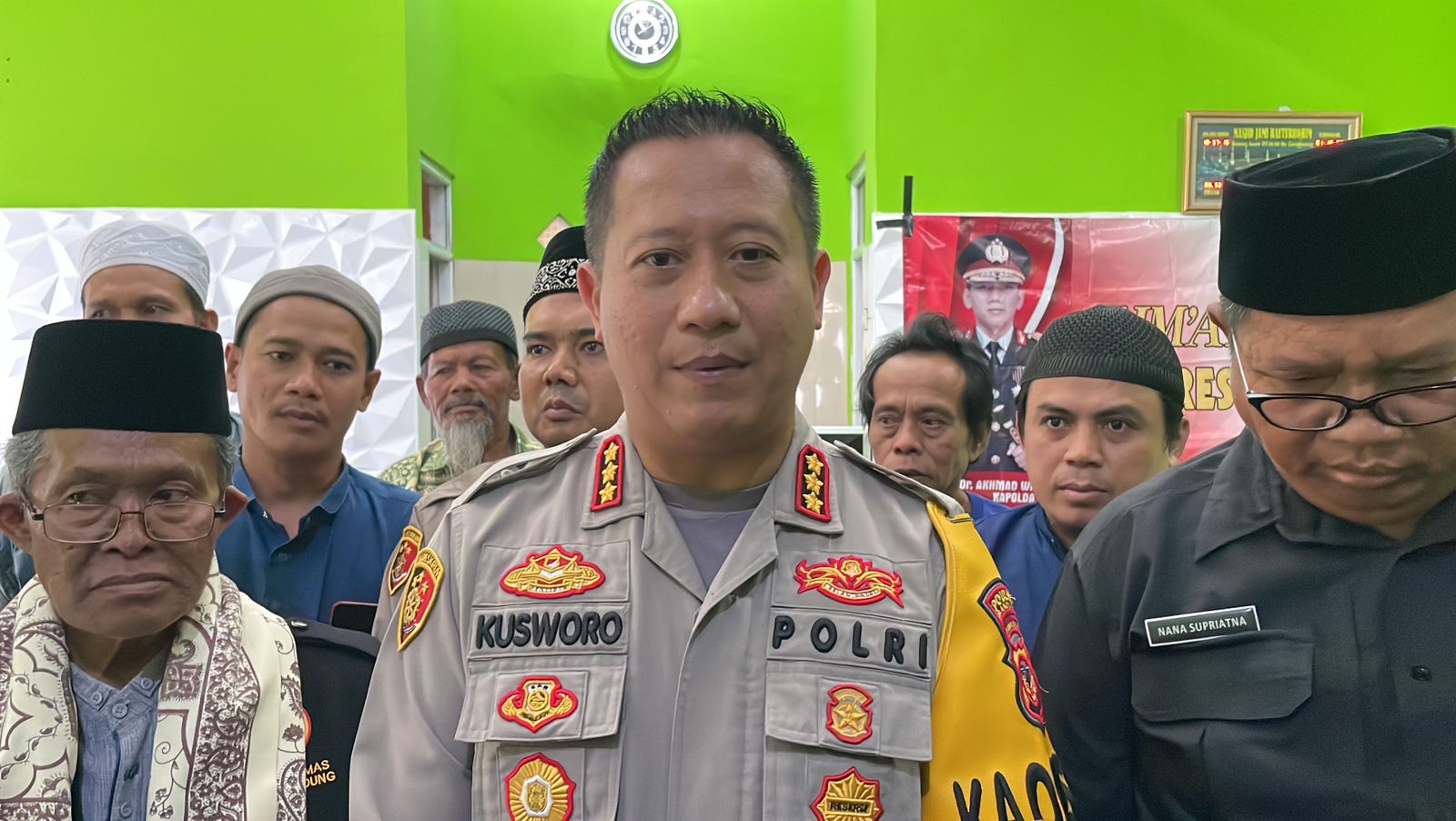 Kapolresta Bandung, Kombes Pol Kusworo Wibowo saat menghadiri Jumat Curhat Polresta Bandung. Foto Agi Jabar Ekspres