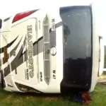Bus Handoyo mengalami kecelakaan di intercharge Cikampek, Jumat 15 Desember 2023.
