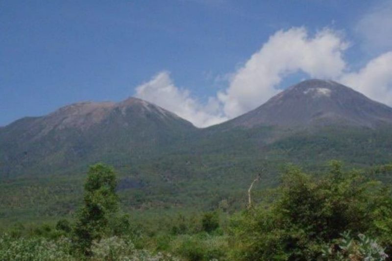 Gunung Kembar Lewotobi Naik Status Waspada, Pendaki Diimbau Menjauhi Kawah