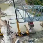 Jembatan Sungai Cilutung yang menghubungkan Kabupaten Sumedang dan Kabupaten Majalengka terus dikebut.