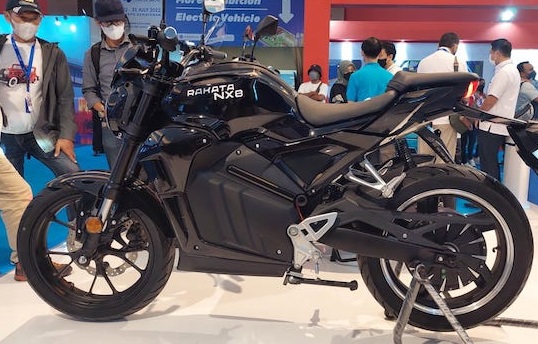 Memiliki konsep Bulky dan Naked Rider, tampilan motor Listrik Rakata NX3 dan Rakata NX8 mendapat apresiasi dari pecinta otomotif.