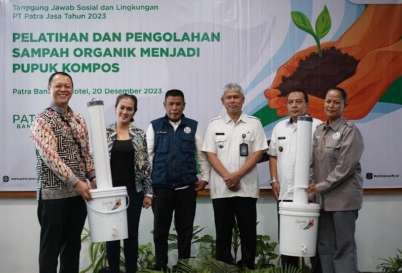 Sebagai bentuk Tanggungjawab Lingkungan, Patra Bandung Hotel diganjar penghargaan karena berhasil kelola sampah secara mandiri