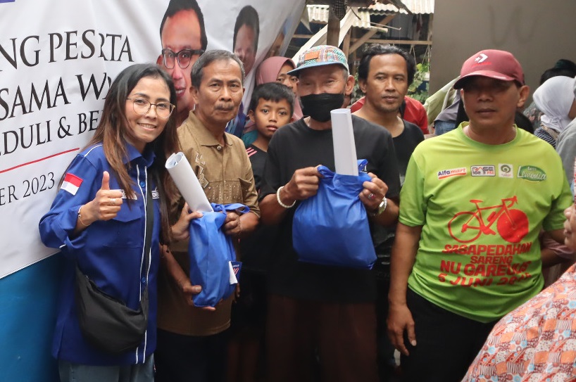 Sebagai bentuk wujud kepedulian kepada masyarakat, DPD Partai Demokrat Jawa Barat, memberikan 250 paket sembako kepada warga Kota Cimahi.