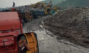 Sempat Distop, Kabupaten Bandung Diizinkan Lagi Kirim Sampah ke TPAS Sarimukti