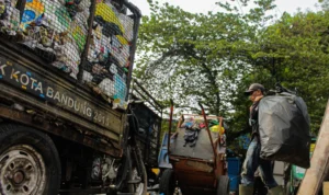 Pemkot Bandung Sesalkan Warga Masih Buang Sampah Non Residu ke TPS
