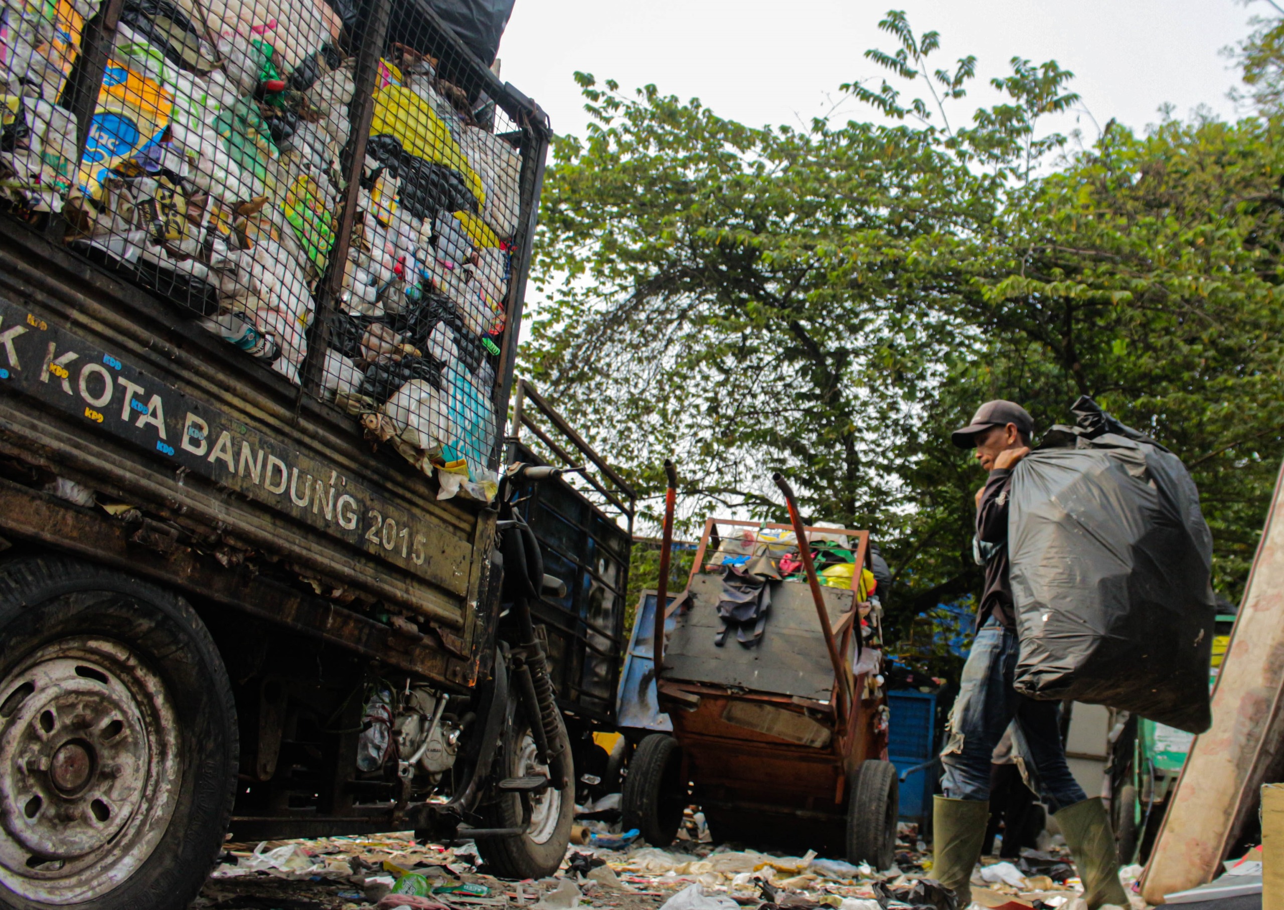 Pemkot Bandung Sesalkan Warga Masih Buang Sampah Non Residu ke TPS