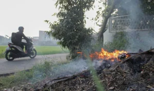 Sorot Warga Bandung yang Bakar Sampah, Sekda: Gak Boleh Pembakaran