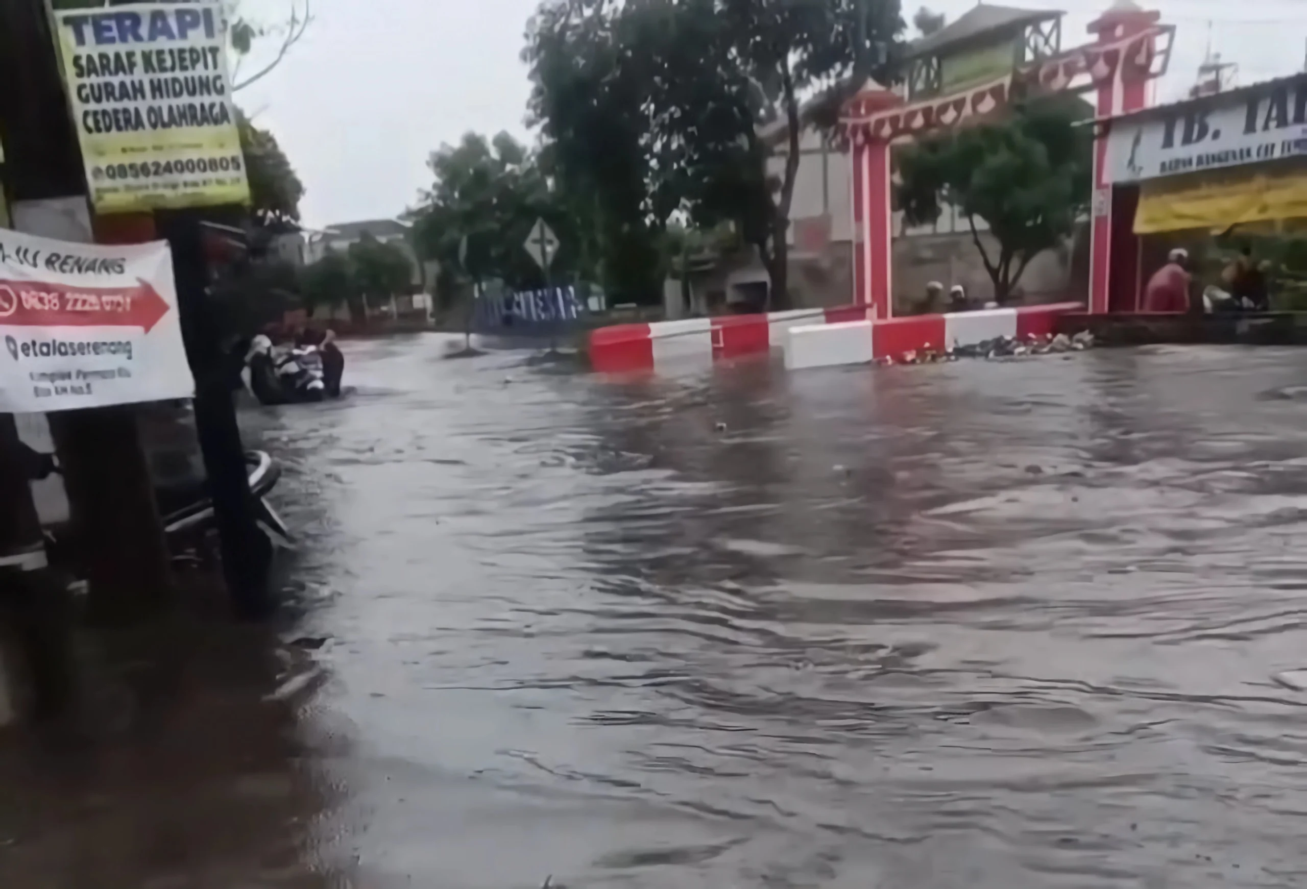 Kawasan Stasiun Cimekar Tergenang Banjir, Akses ke Kereta Cepat Whoosh Terhambat