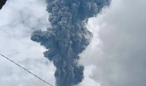 Erupsi Gunung Marapi di Kabupaten Agam dan Tanah Datar, Sumatera Barat yang terjadi pada Minggu, 3 Desember 2023 pukul 14.54 WIB.