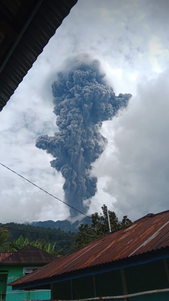 Erupsi Gunung Marapi di Kabupaten Agam dan Tanah Datar, Sumatera Barat yang terjadi pada Minggu, 3 Desember 2023 pukul 14.54 WIB.