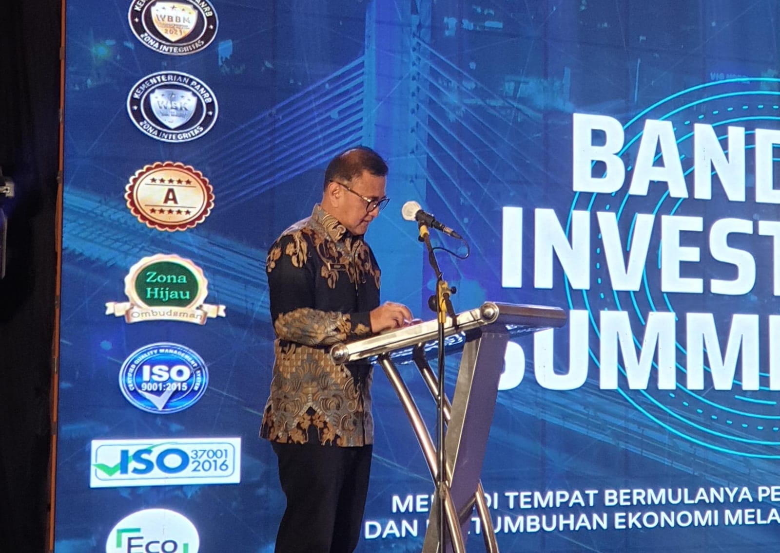 Kepala Dinas Penanaman Modal dan Pelayanan Terpadu Satu Pintu (DPMPTSP) Kota Bandung, Ronny Ahmad Nurudin saat membuka Bandung Investment Summit 2023, di Trans Luxury Hotel, pada Selasa (5/12).