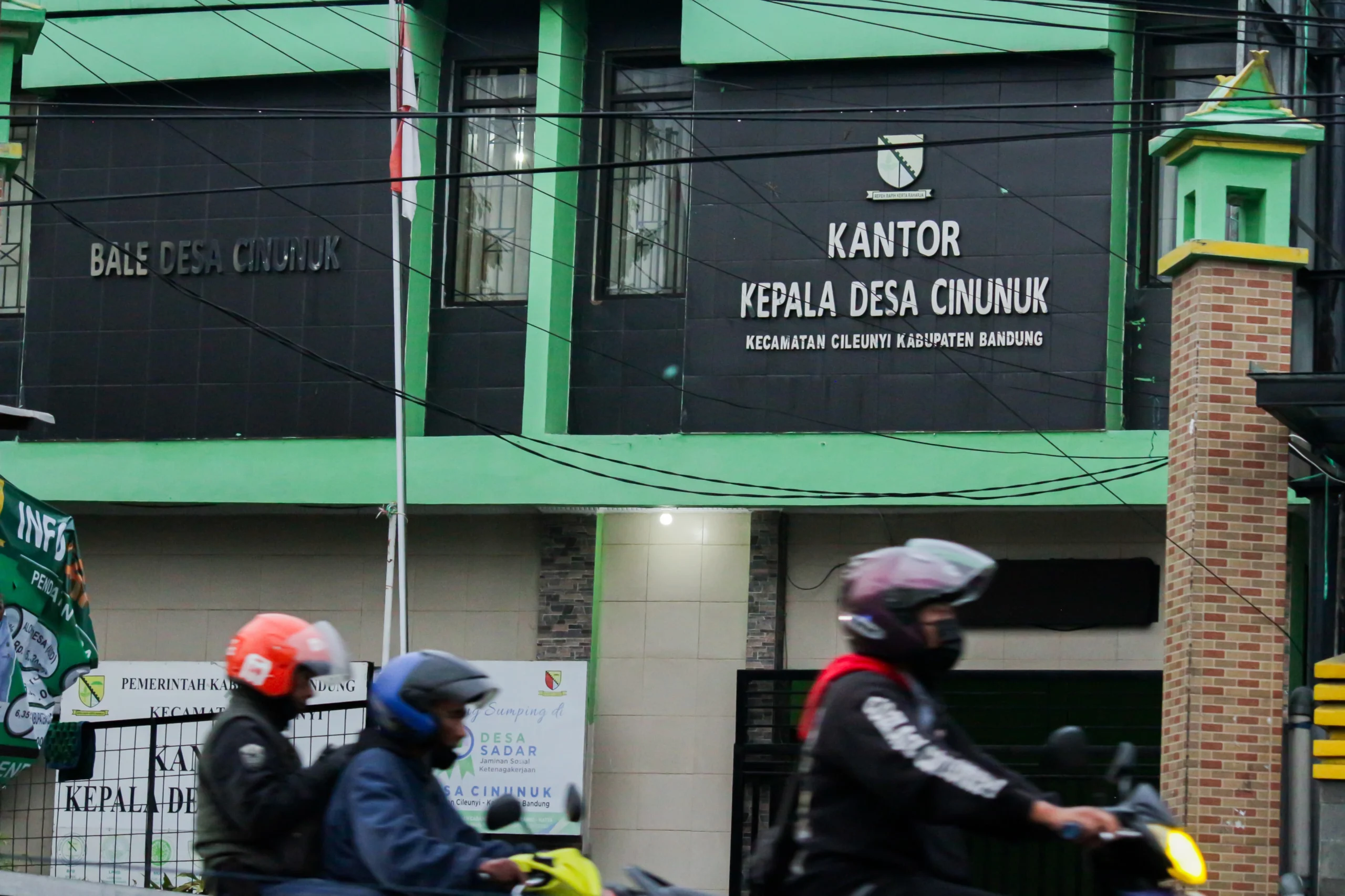 Kantor Desa Cinunuk, Kecamatan Cileunyi, Kabupaten Bandung.