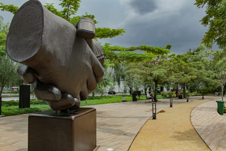 Kondisi Taman Kota Bandung di Tengah Puncak Musim Hujan